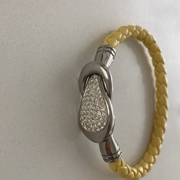 Yellow leather/silver metal/  magnetic interlock in clasp bracelet - Picture 4 of 4